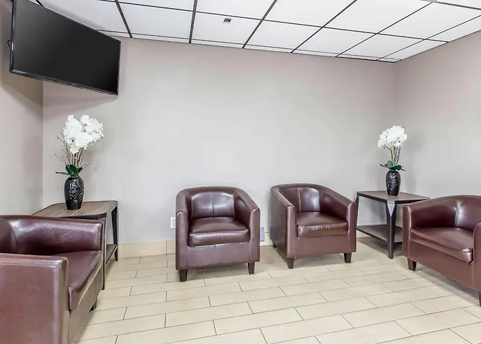 Econo Lodge Savannah Midtown